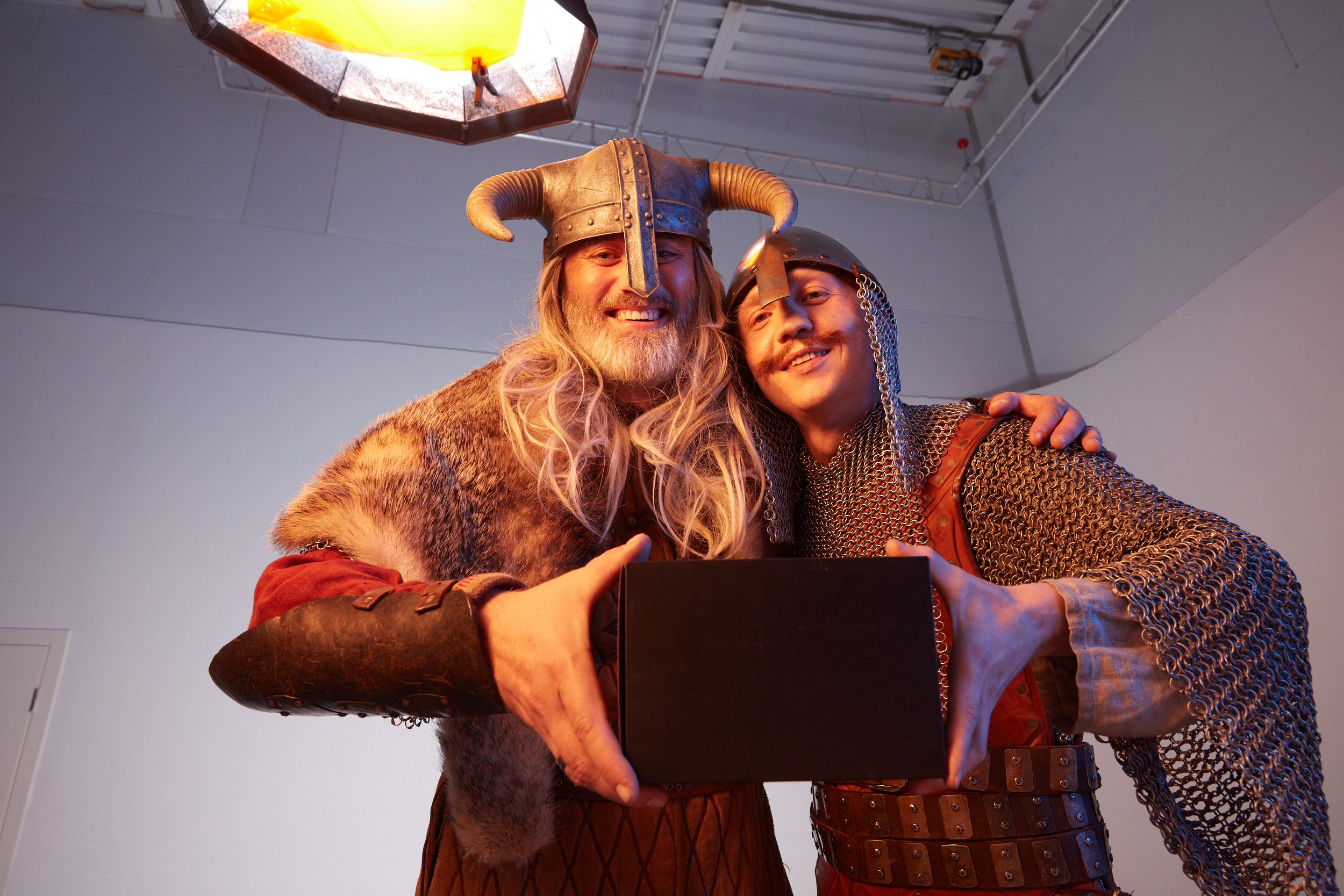 Викинг и рыцарь с приставкой Movix